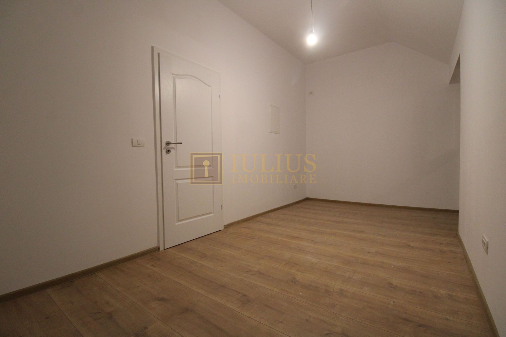 1/2 duplex spatios , spatiu verde generos, locuri de parcare-Mosnita - Poză 12