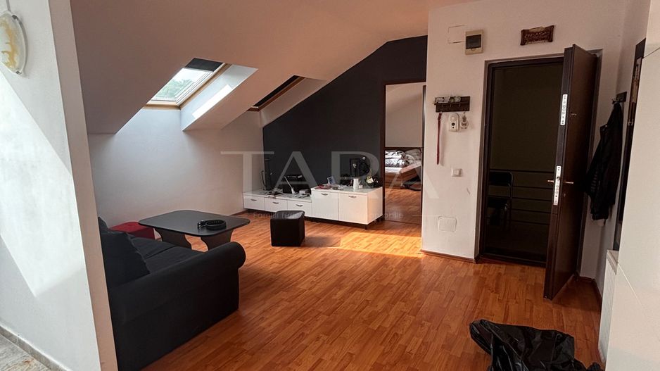 Apartament la mansardă, spațios și luminos. - Poză 1
