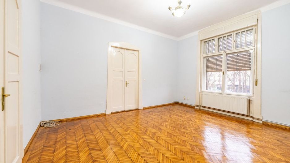Apartament nemobilat, 3 camere, etaj 1, Bld.Revoluției - Poză 8