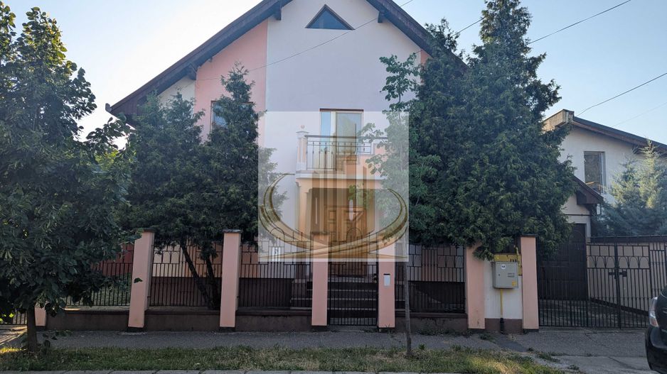 Vilă pentru Activități Comercia –5 Camere, Curte500 MP – Zona Aradului - Poză 1