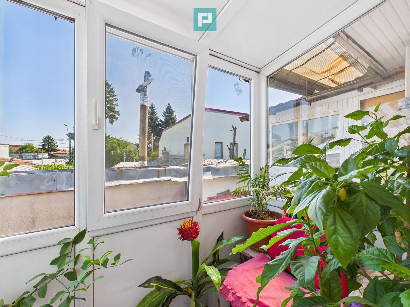 Casă cu 4 camere pe Bd. Laminorului – modernă și întreținută - Poză 22