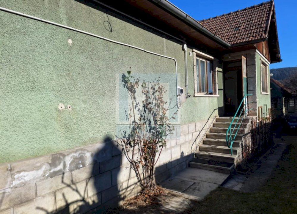 Casa singur in curte - zona Sacele - Poză 2