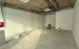 SAD - Spatiu comercial in zona centrala, langa Piata 700 - pret negociabil - Poză 3