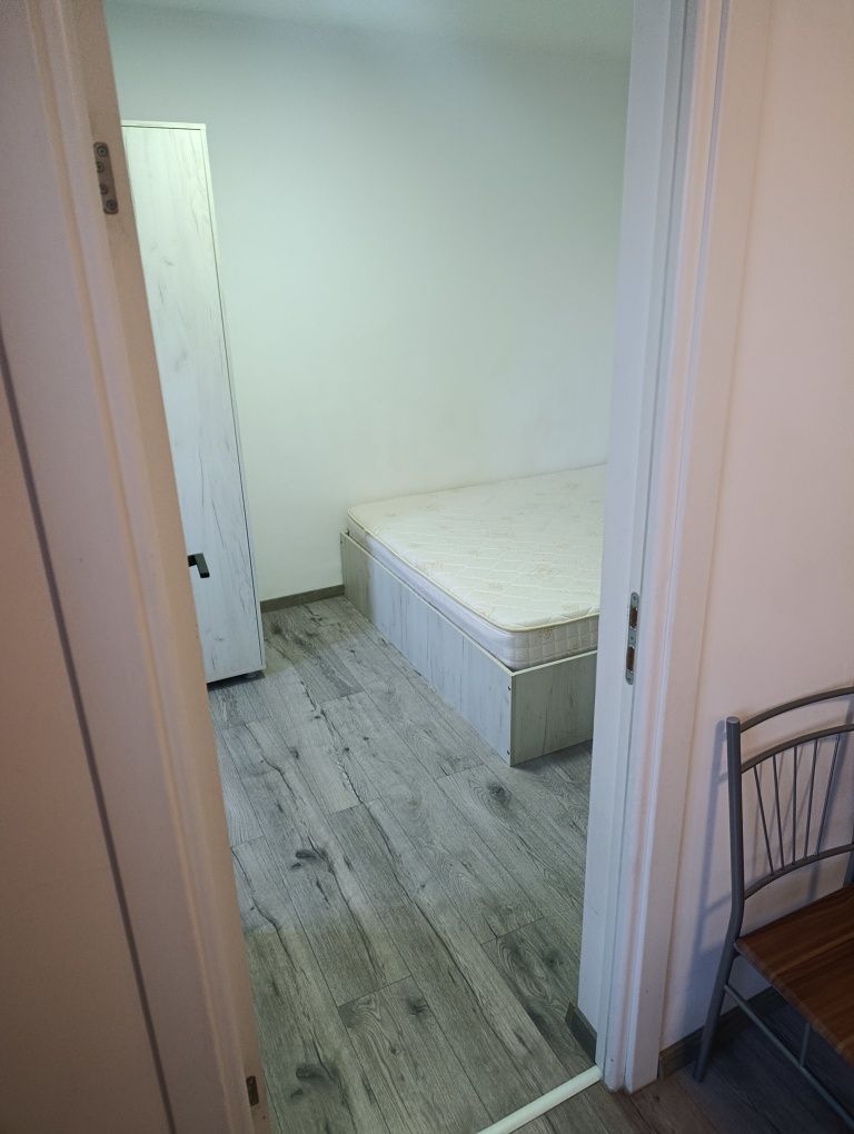 Închirierez apartament 3 camere - Poză 5