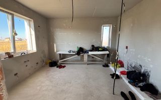 Casa individuala cu 4 camere in Mosnita Noua zona Castel - Poză 9