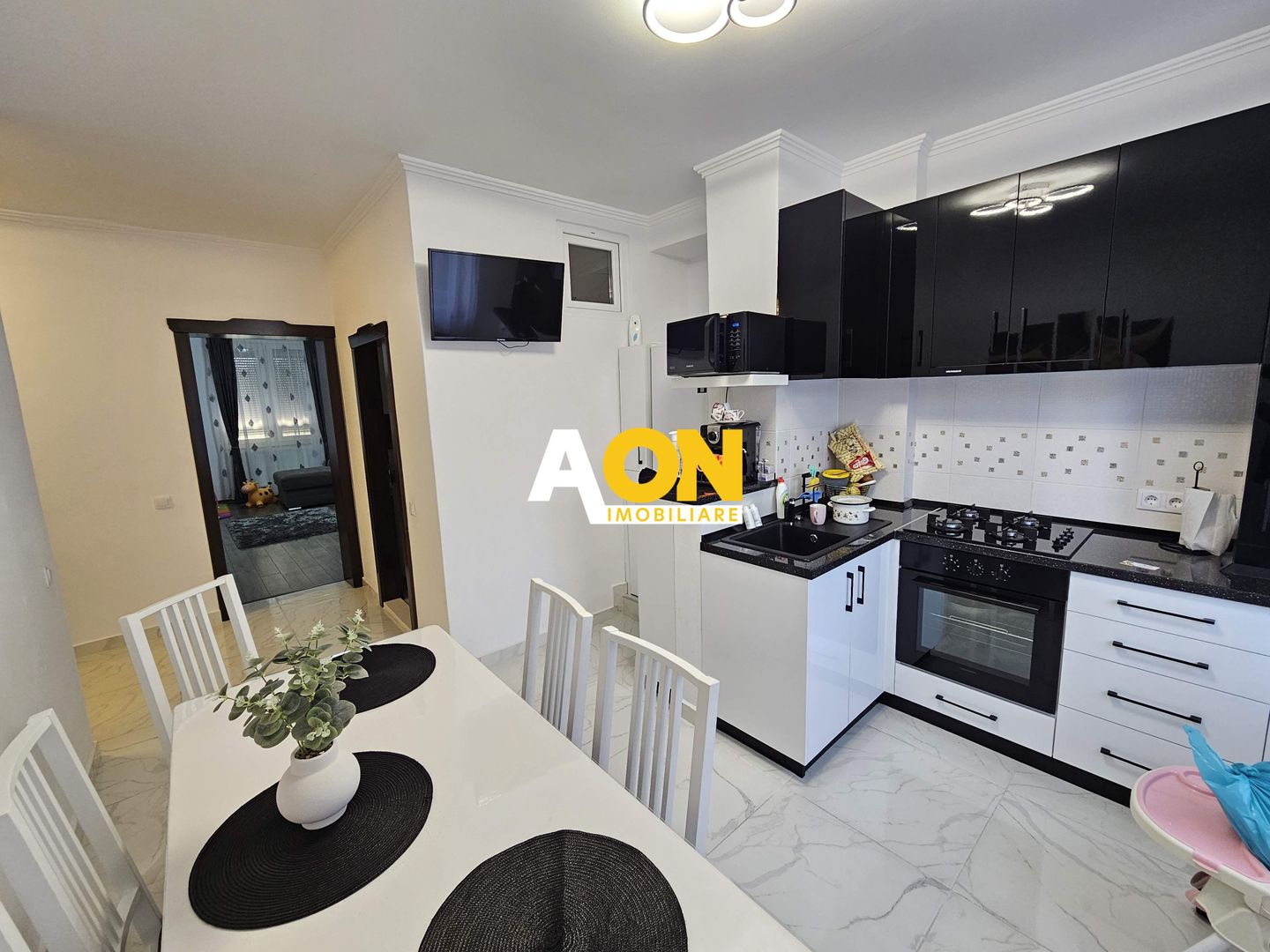 Apartament 2 camere, renovat, mobilat, utilat, 65 mp utili, Centru - Poză 2