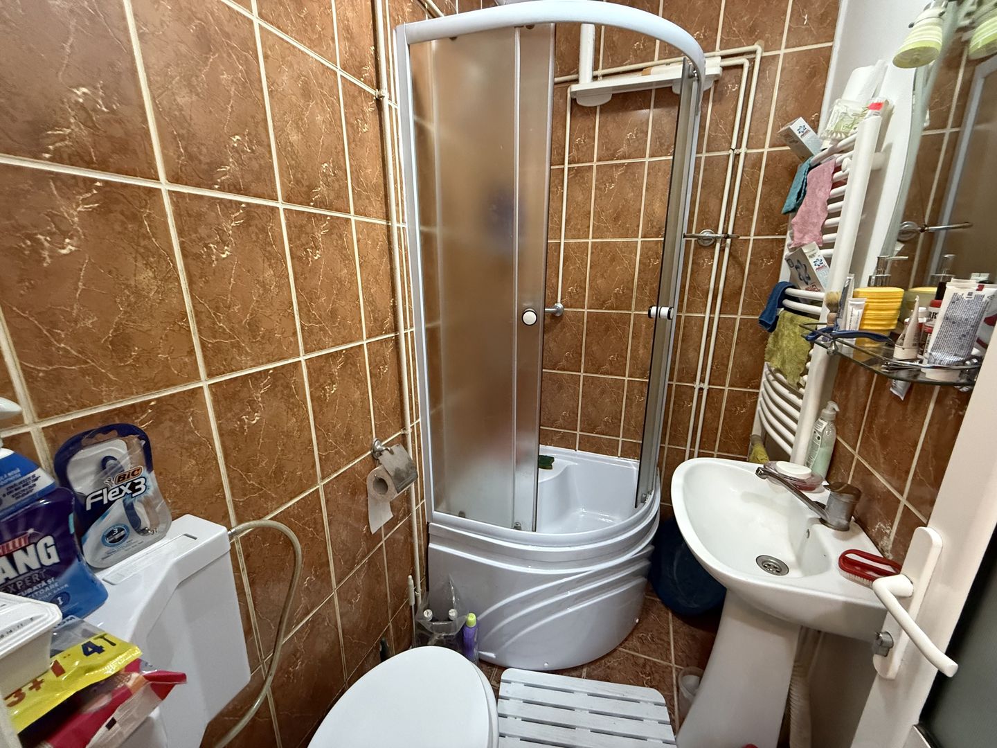 Garsonieră 24 mp - renovată, mobilată și utilată complet - Campina - Poză 8