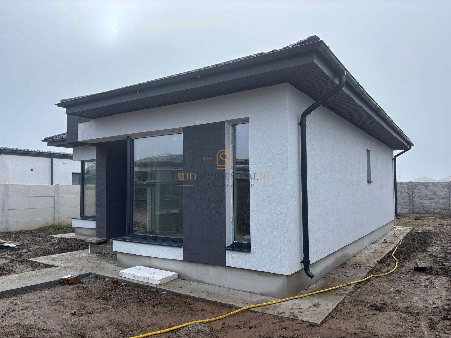 Casa individuala parter, 3 camere, disponibila imediat, teren 370 mp - Poză 1