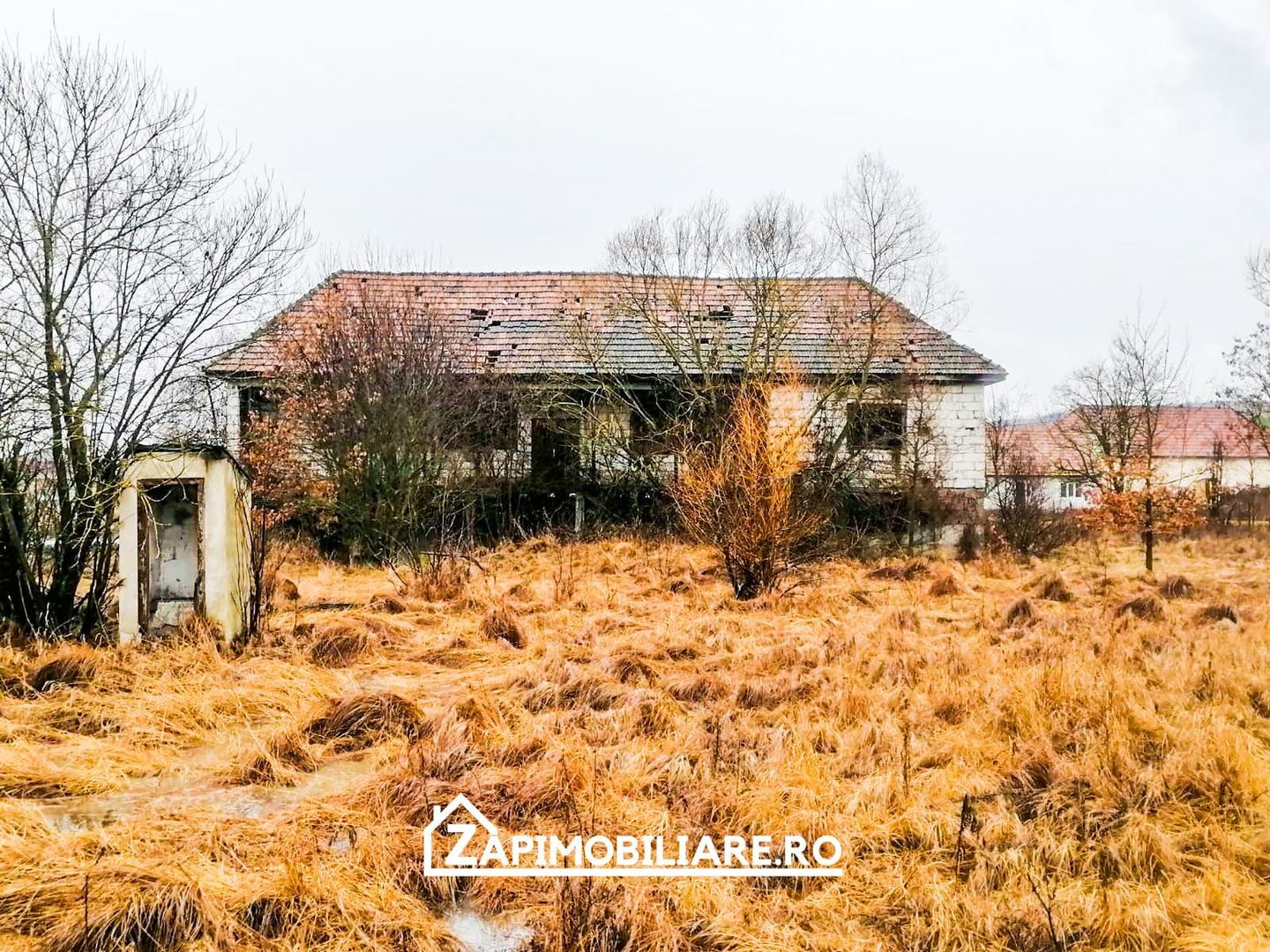 Craciunesti - Casa la rosu - 356 mp +  teren 1160 mp - Poză 1