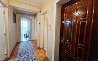 Apartament cu 3 camere decomandate in Cetate - Poză 3
