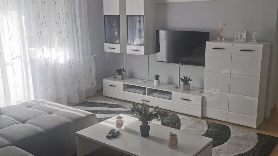 Ag EUROPA vinde ap 2 cam. RENOVAT 54mp etajul 2 în Micro 16. - Poză 2