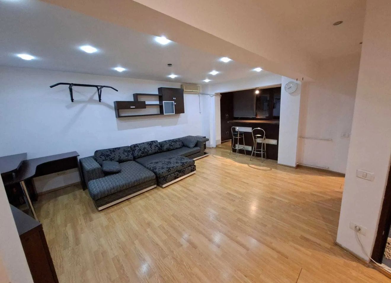 GARSONIERA TEI, BUCATARIE INCHISA, PET-FRIENDLY, MOBILAT/UTILAT - Poză 1