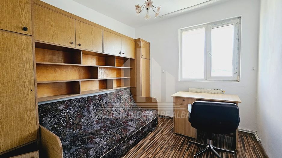 Apartament cu 4 camere de vanzare, Cetate - Poză 10