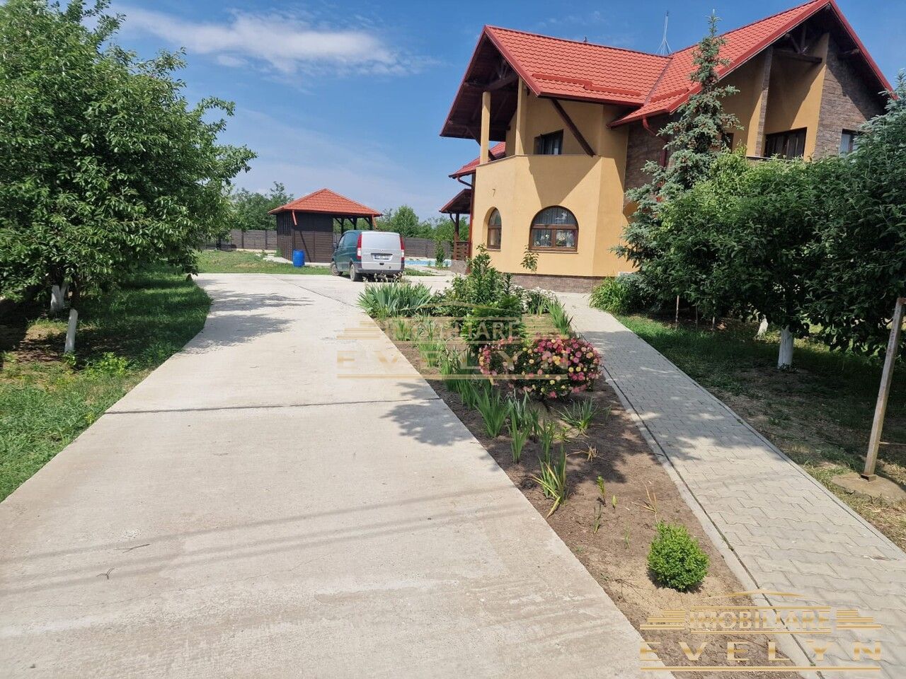 Proprietate deosebita, ocazie de investitie, la 20 km de Botosani - Poză 2