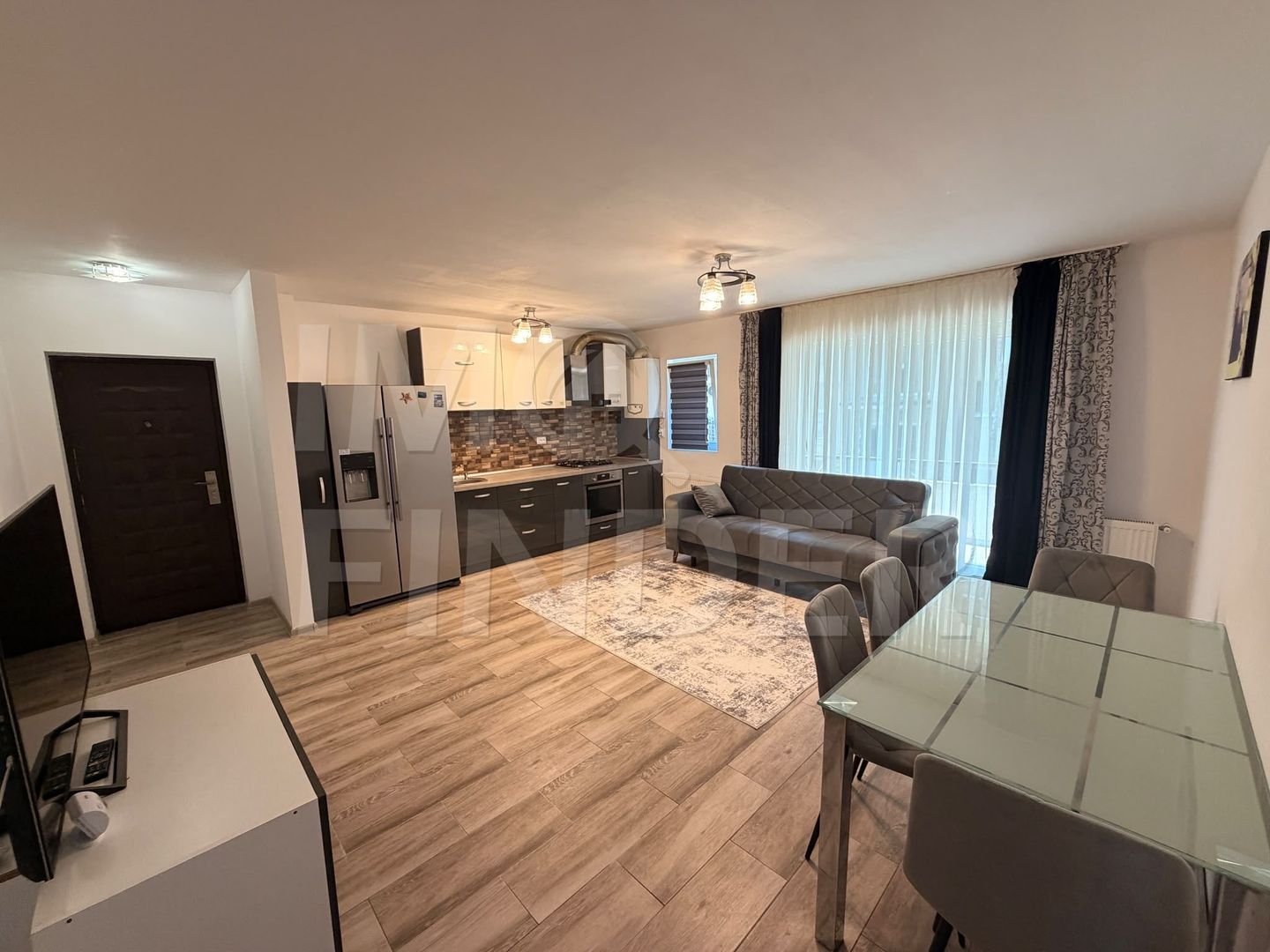 Apartament cu 3 camere, 70 mp, balcon – zona BMW, Florești - Poză 1