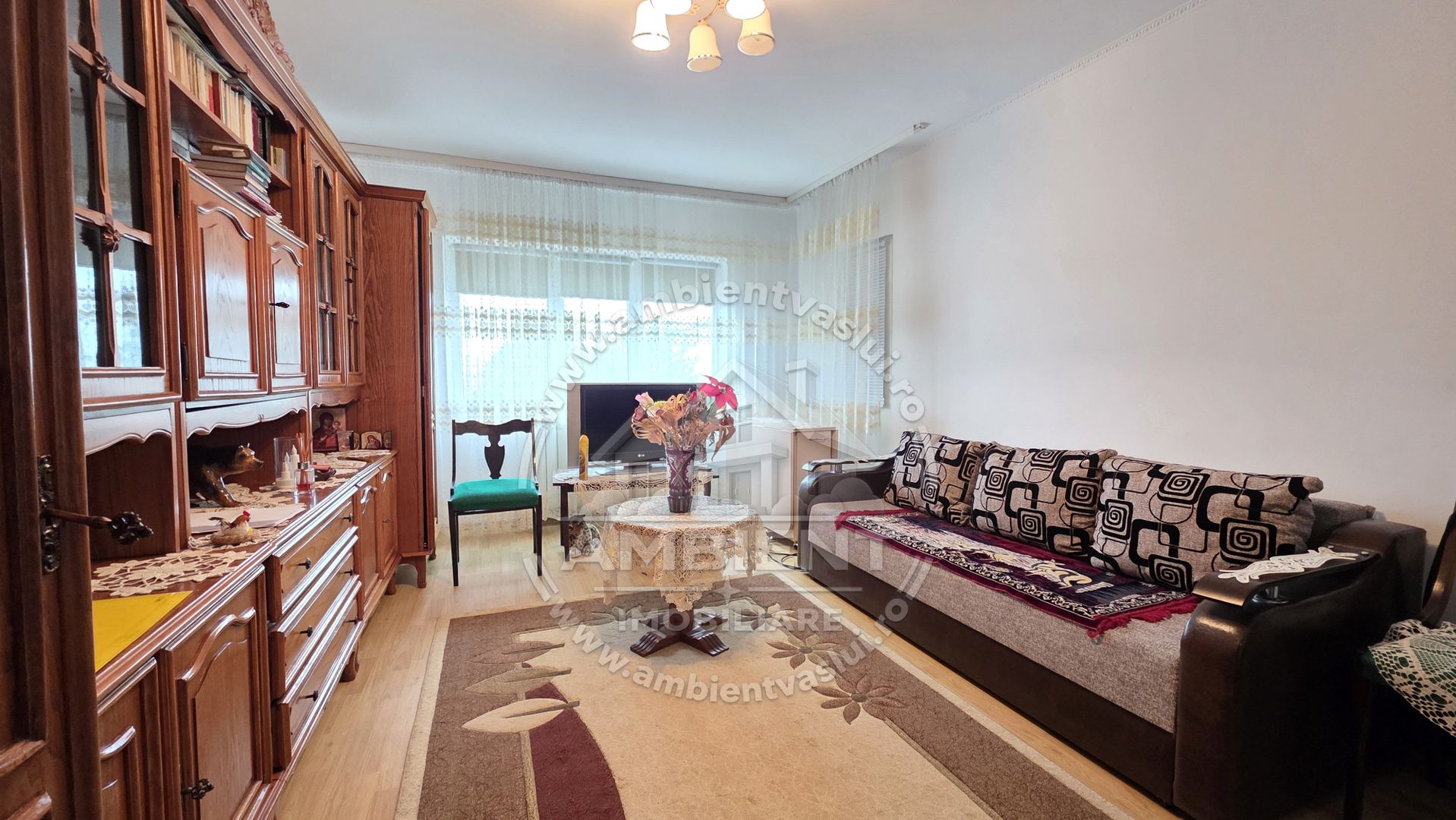 Apartament cu 3 camere, etaj 4, VASLUI - zona CARTIER; - Poză 3