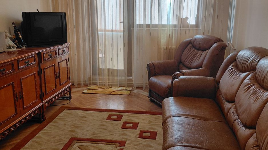 Apartament 3 camere dec,Micro 21,et 3,2 bai,2 balcoane - Poză 1