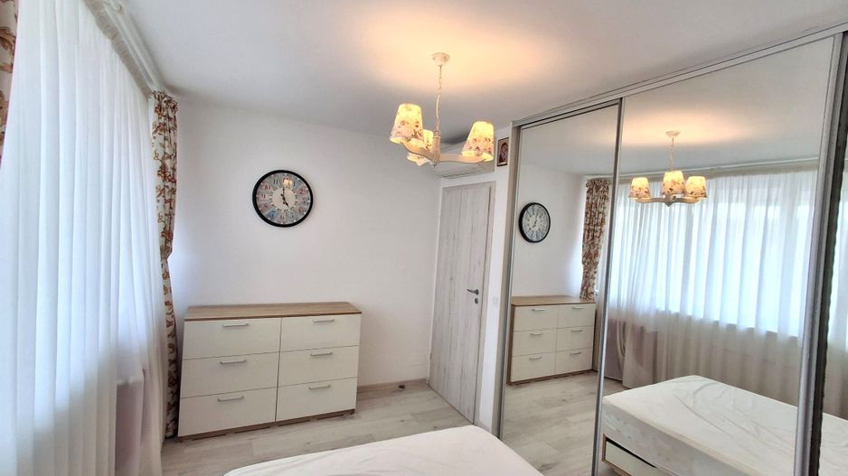 De Vanzare Apartament  2 camere - Poză 3