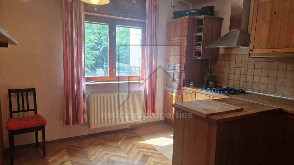 Vanzare apartament 3 camere (E1+M) in Vila (S+P+E1+M) - Teiul Doamnei - Poză 1