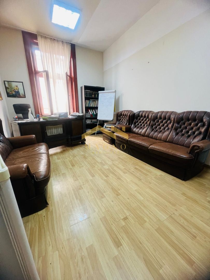 Apartament (pretabil pentru Birou ,Cabinet etc.) de vanzare in centru. - Poză 1