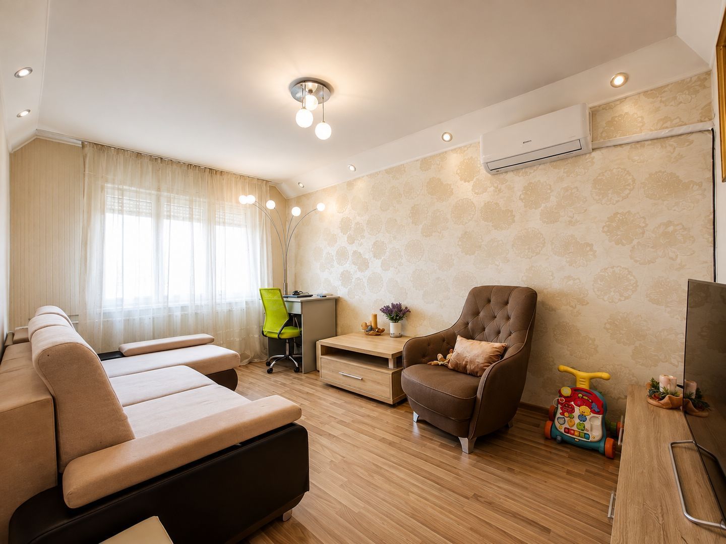 Apartament tineresc 2 camere, zona Intim, Kauflad - Poză 2