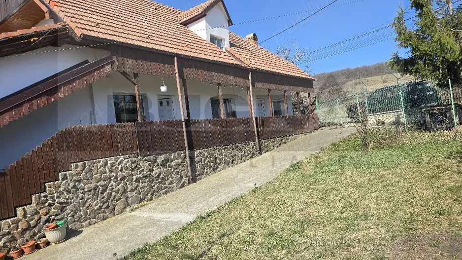 Casă spațioasă cu teren generos de 1000 mp in Dambul Rotund - Poză 2