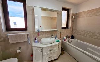 1/2 Duplex mobilat, utilat, 4 camere, pivnita, 200 mp teren - Poză 11