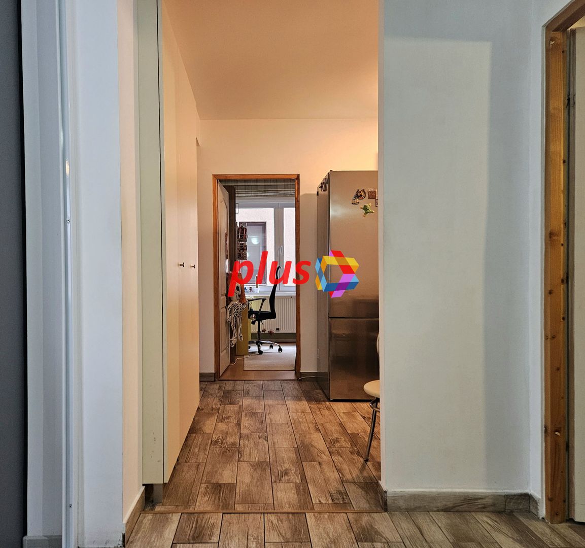 Oportunitate - Apartament cu trei camere in vila, zona Tractorul 70 mp - Poză 3