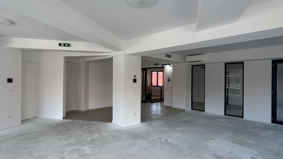 SAD CU VEDERE PANORAMICA - Poză 5