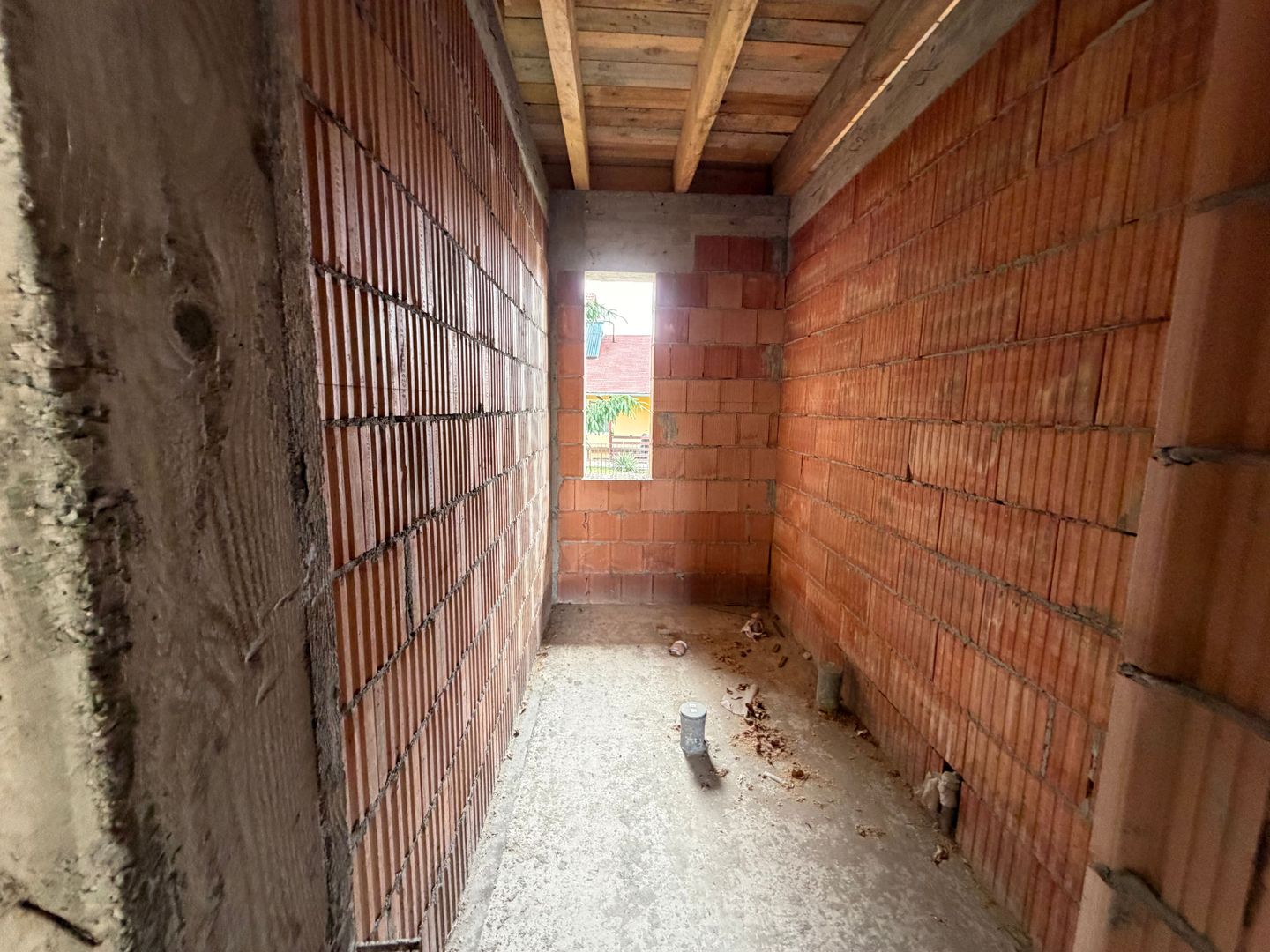 Casă de vânzare 260 mp utili + 1052 mp teren in centrul orasului Covasna - Poză 9