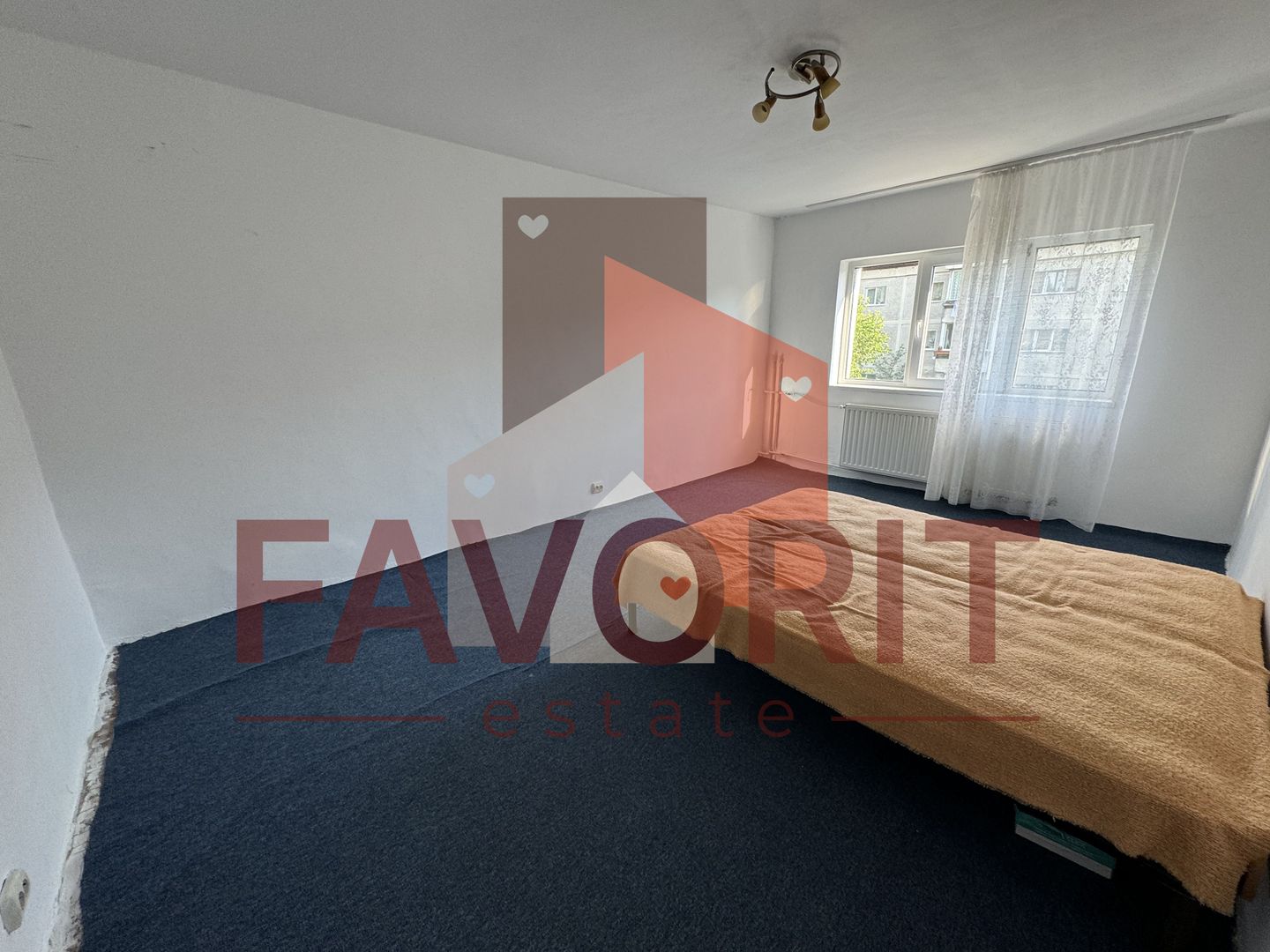 Decomandat. Model spatios. Disponibil imediat. Etaj intermediar. - Poză 1