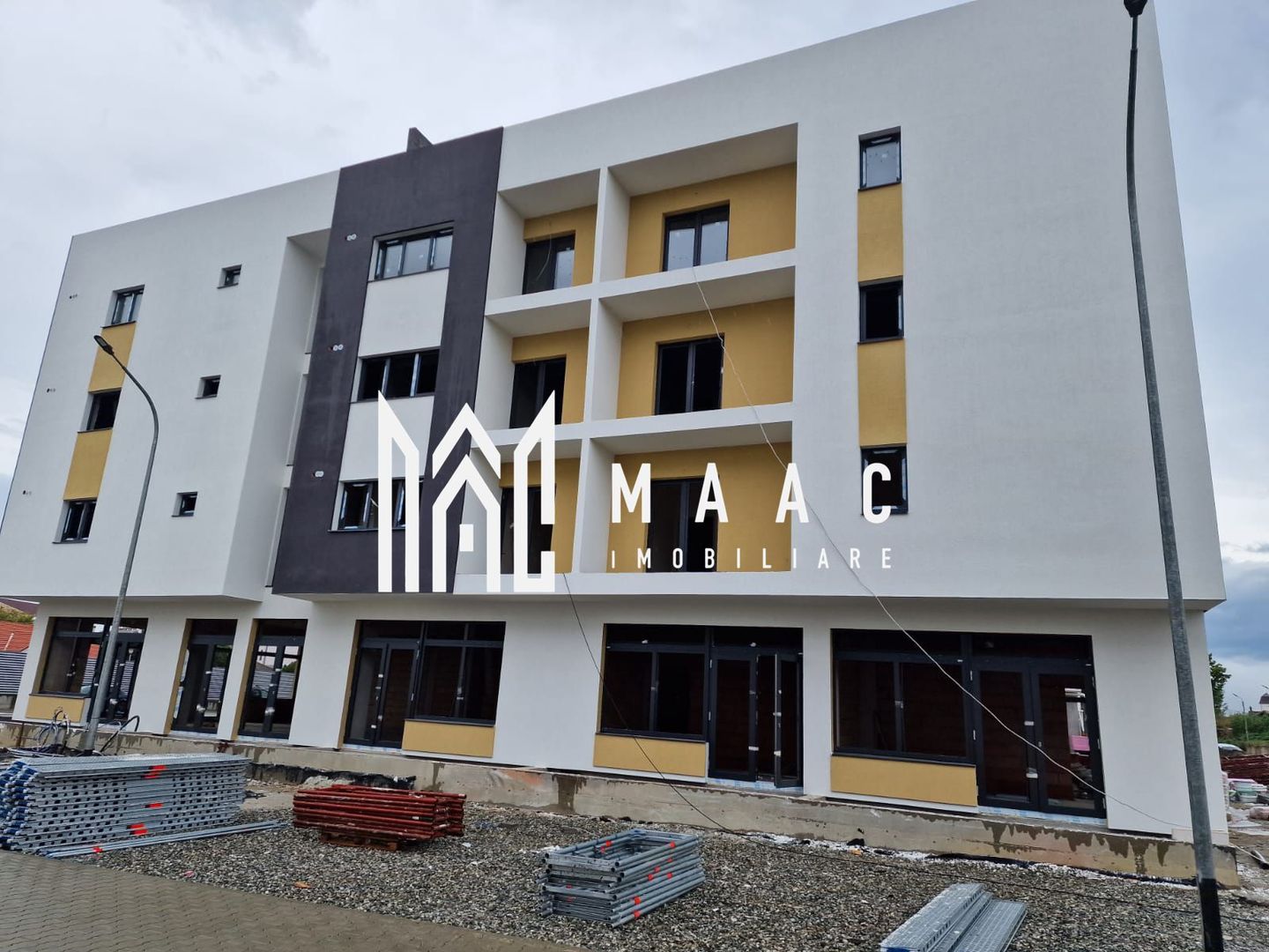 Apartament 2 Camere | Decomandat | Etaj 3 | Balcon | Parcare - Poză 2