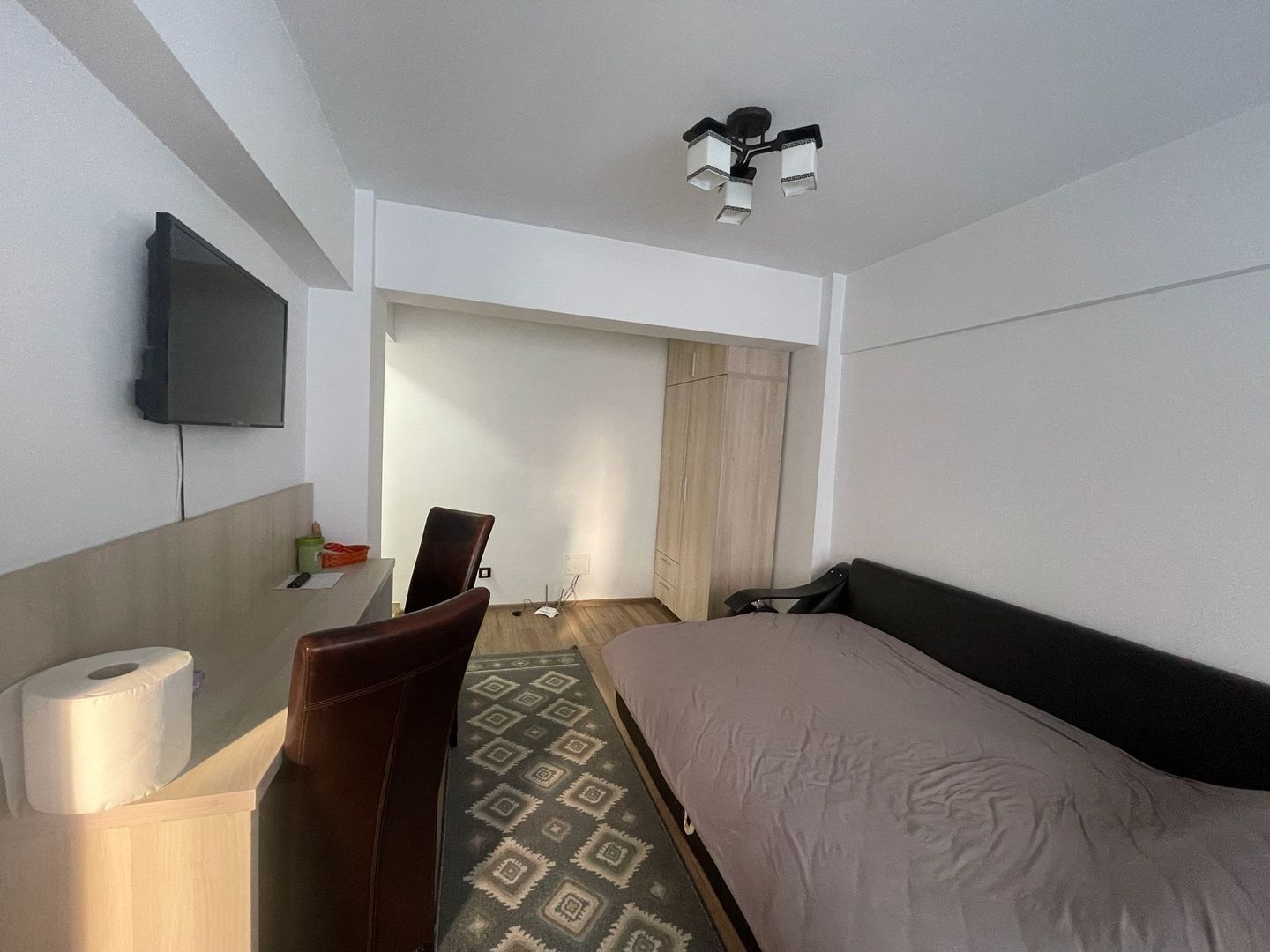 GARSONIERA CENTRALA | MOBILATA | VEDERE SPRE ORAS | RADAUTI - Poză 2