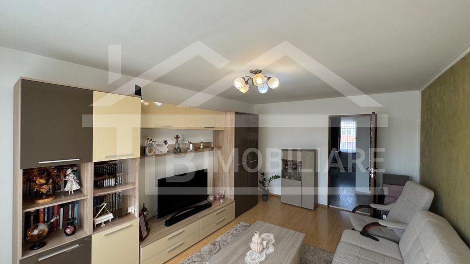 Apartament cu 3 camere, 70 mp, decomandat, Zona Diamant - Poză 3