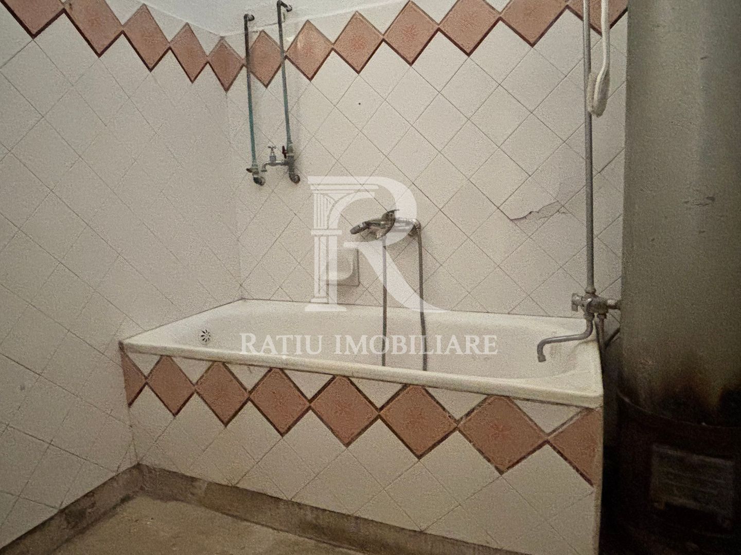 Casă cu etaj în Salonta | 996 mp | Grădină & livadă - Poză 15