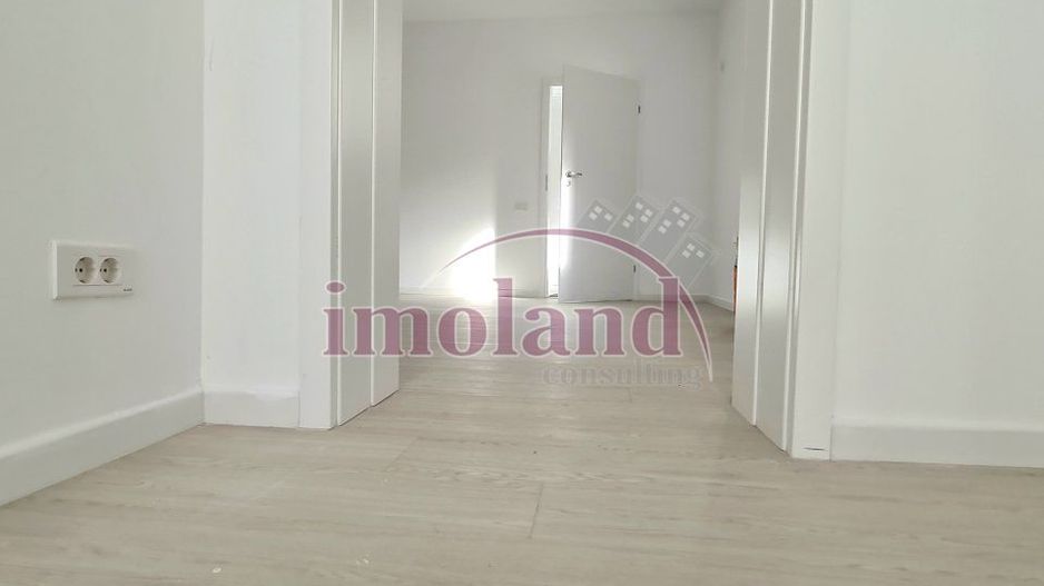 Apartament de vanzare in vila - 3 camere - central - Poză 2