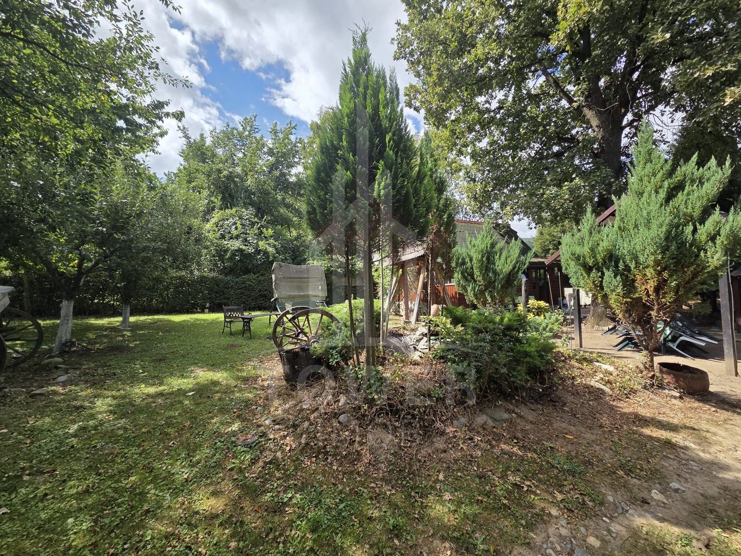 Teren deosebit cu cabană din lemn, Tocile – locație liniștită - Poză 9