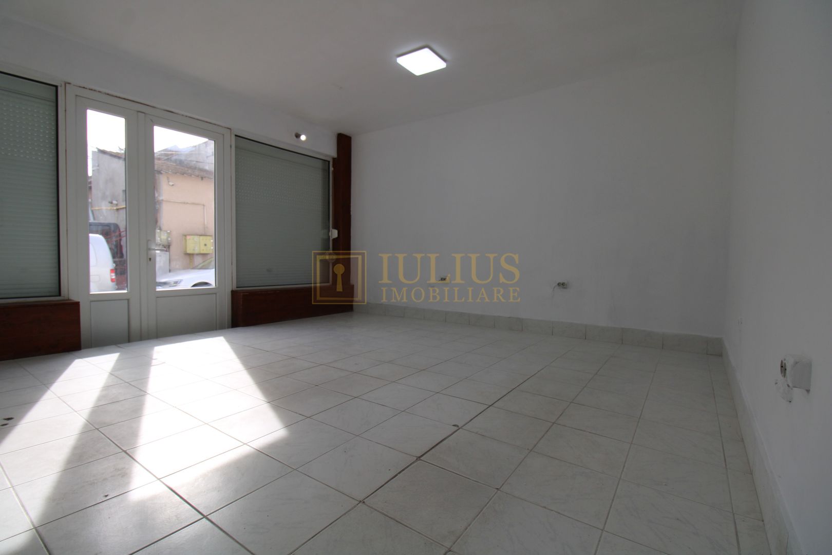 SAD,Birou/spatiu comercial, garaj, curte, centrala proprie, Zona Simion Barnutiu - Poză 4