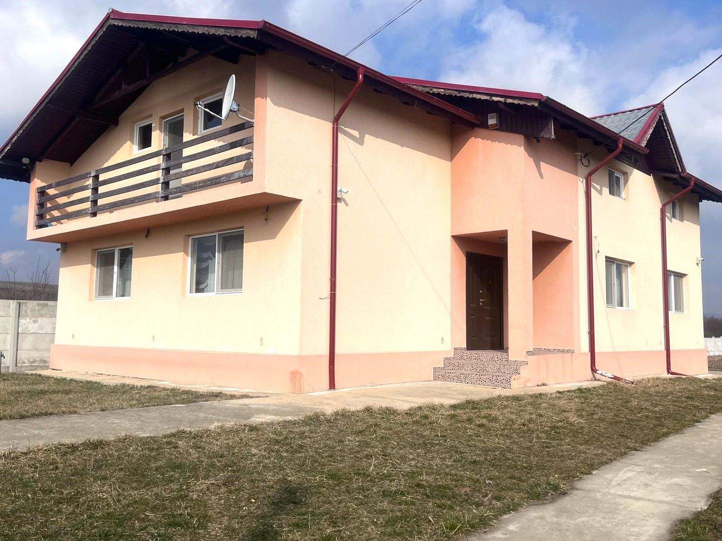 Priveliste frumoasa! Vanzare casa cu 3 camere in Sotanga! - Poză 5