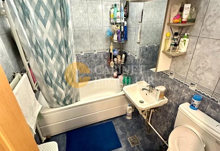 Apartament cu 3 Camere decomandat - Zona Rond Vechi - Bloc 1984 - Poză 7