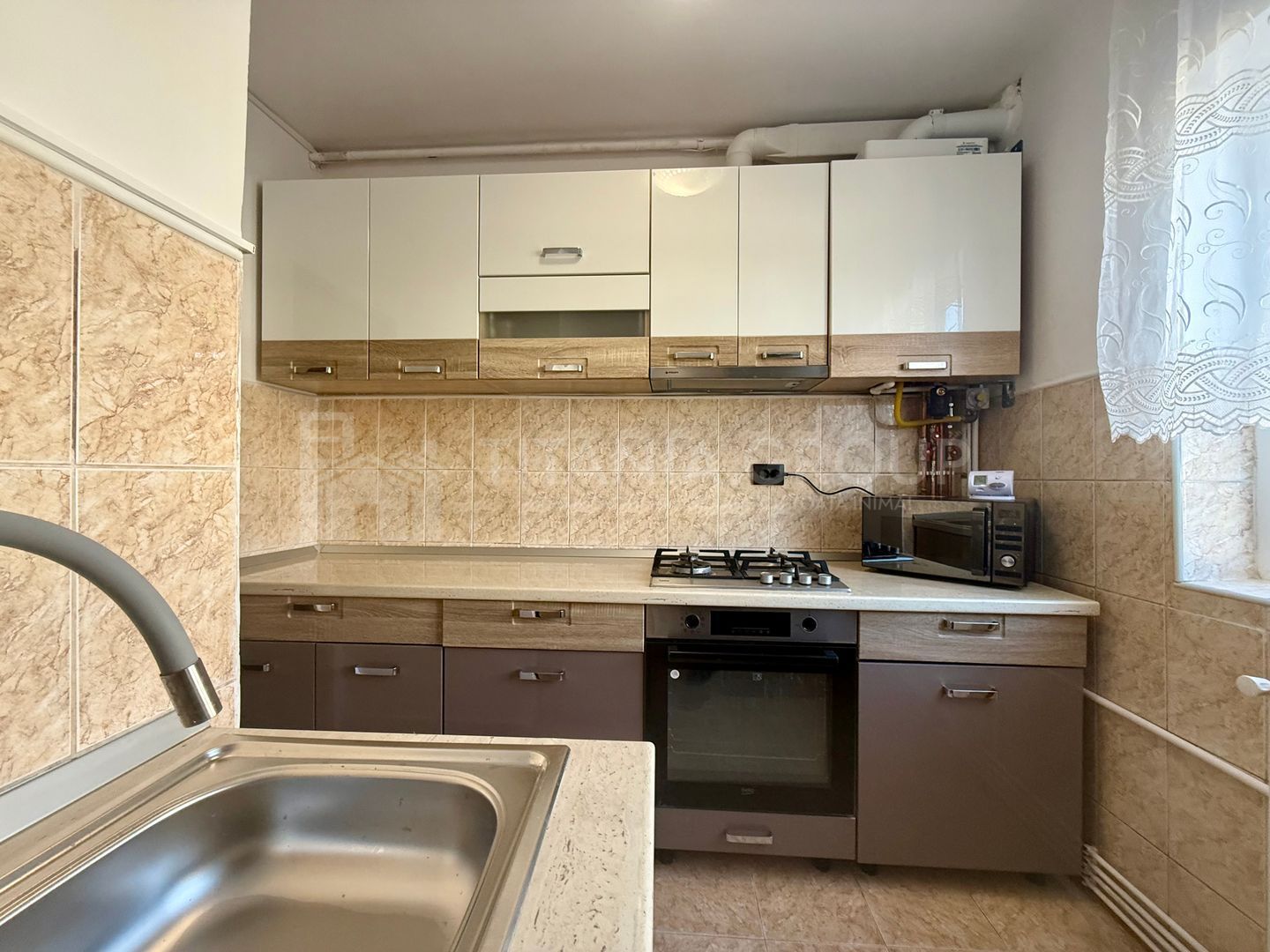 Garsoniera decomandata, etaj intermediar - Zona Tractorul, Coresi - Poză 6