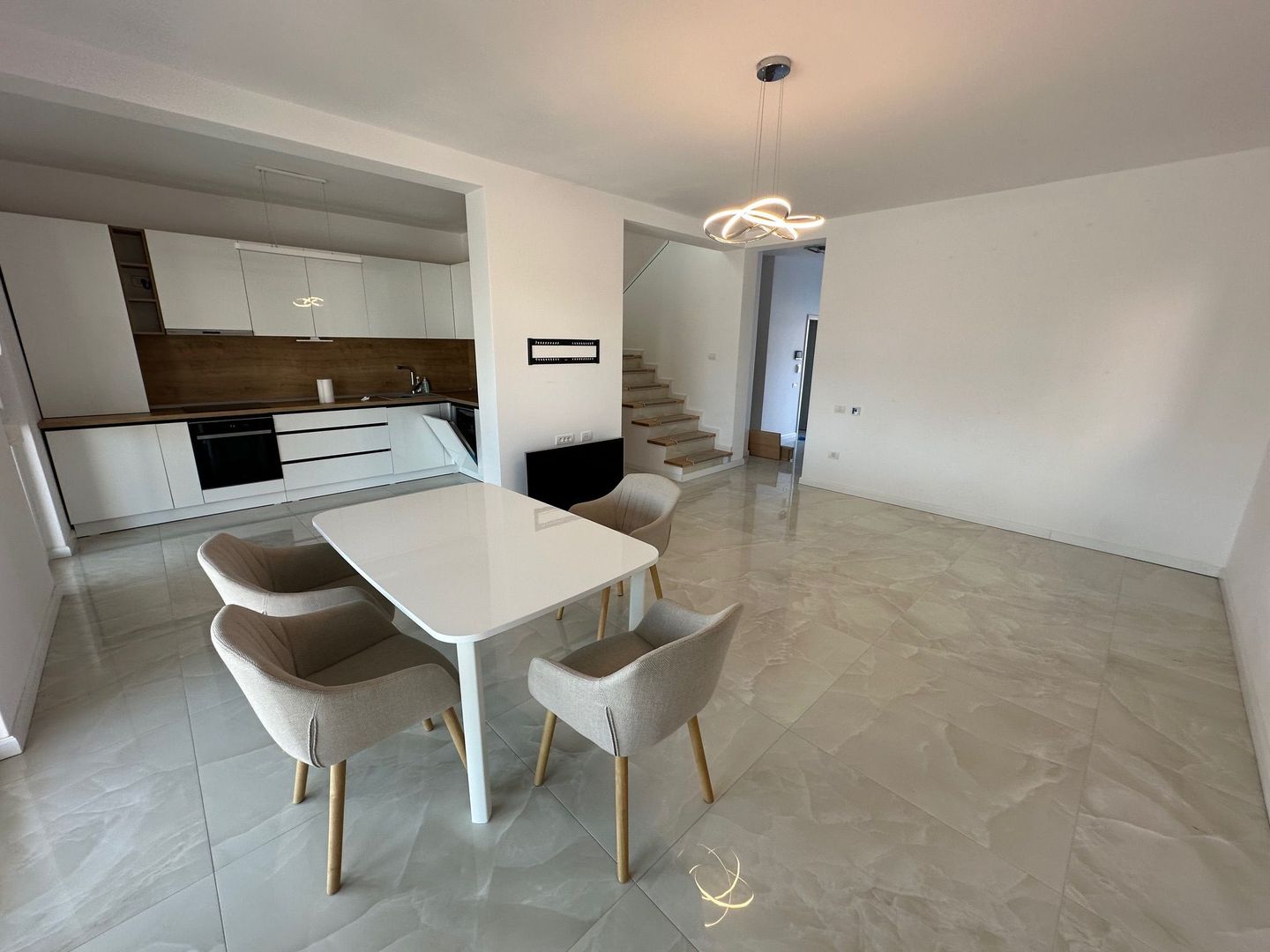 Duplex despărtit  prin garaj zona Ikea - Poză 7