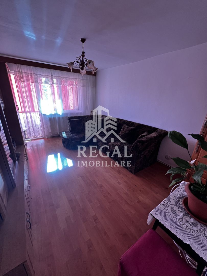 Apartament 3 camere de vânzare – Micro 7 - Poză 2