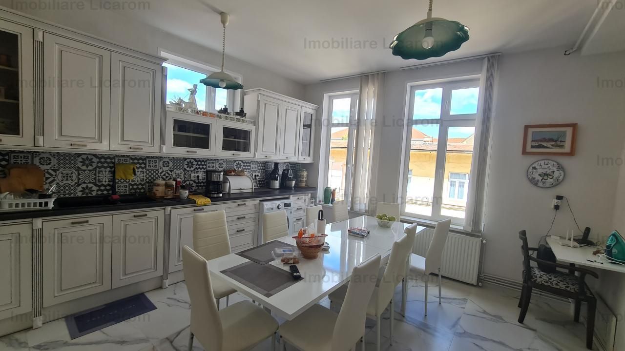 Apartament 3 camere la casa Centru Istoric utilat,mobilat 265000Eur - Poză 1