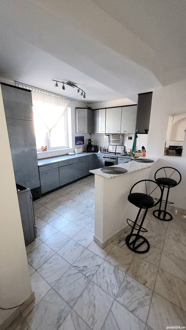 Apartament 5 camere, 250mp, vilă stradală, centrală proprie Dna. Ghica - Poză 1