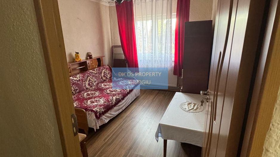 De Vânzare - Apartament 3 Camere, Strada Decebal - Poză 16