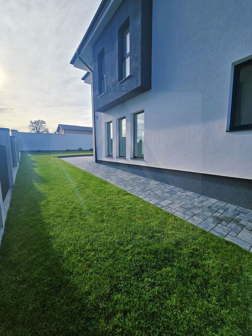 Casa exclusivista individuala echipata premium si teren 500 mp in Daia - Poză 2