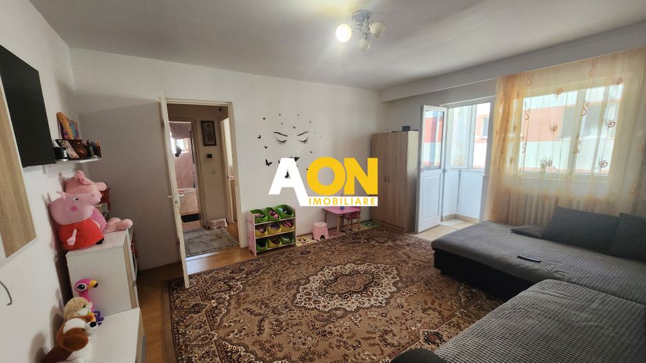 De vanzare apartament 3 camere, etaj intermediar, Cetate - Poză 2