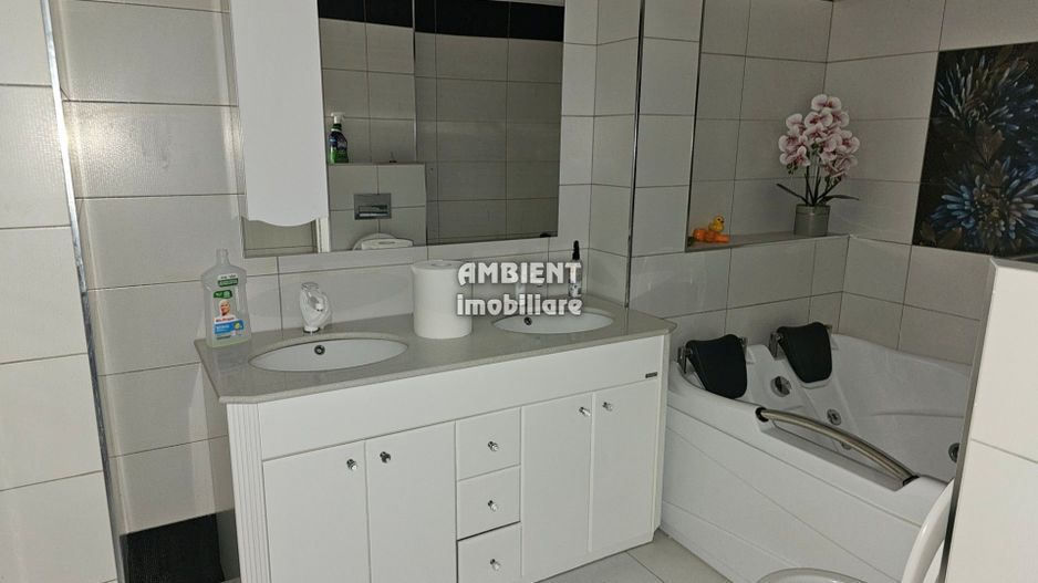 Apartament cu 4 camere, partial renovat, etaj 3, zona Donici. - Poză 2