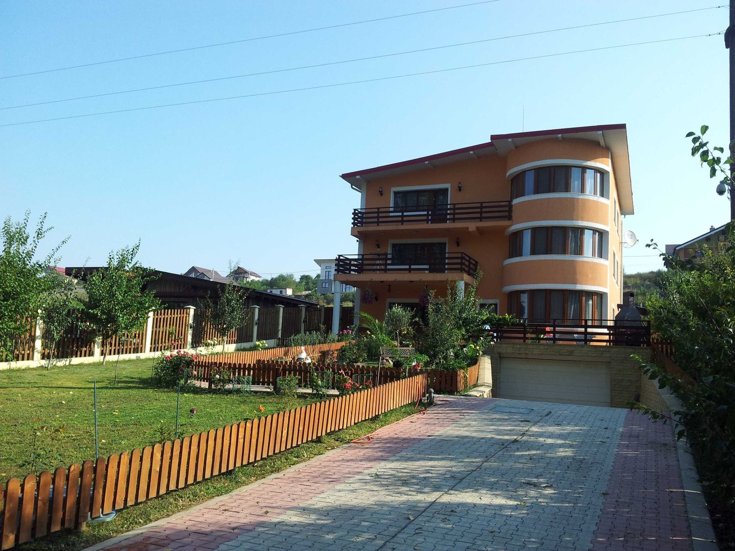 Vand/Inchiriez Casa 460mp+teren 1090mp Lac Ezareni - 1250euro/mp - Poză 1